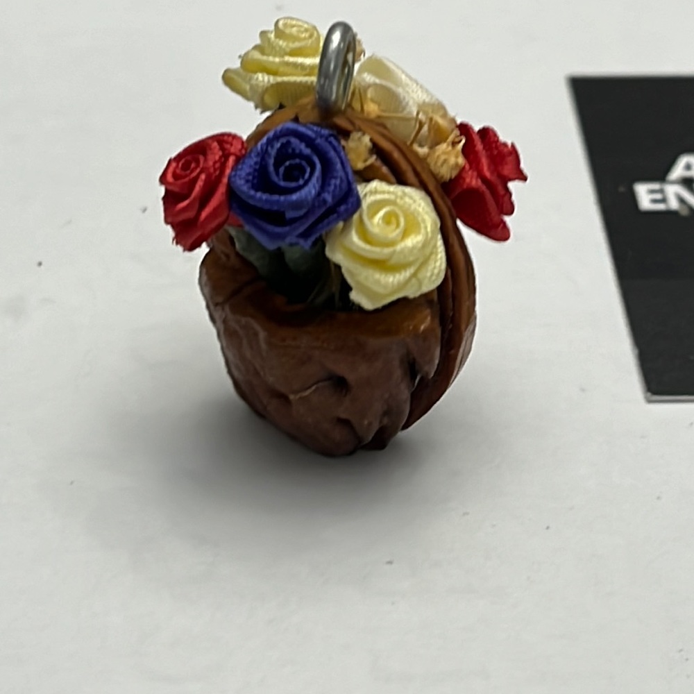 🏷️ 5 for $15 Vintage natural carved peach pit basket pendant